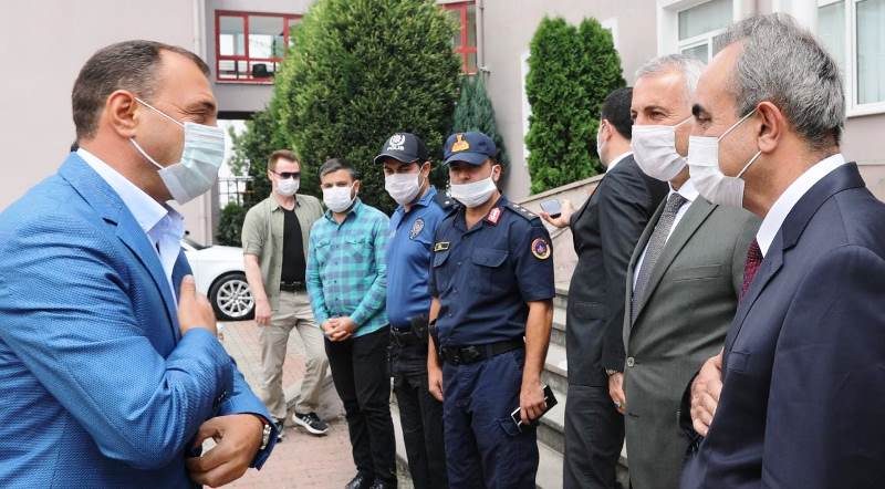 Vali Çetin Oktay Kaldırım Hendek İlçesinde Temaslarda Bulundu