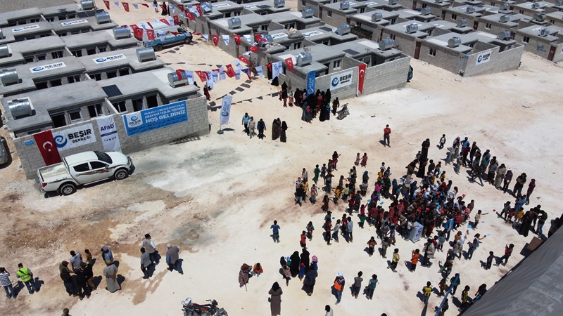 Beşir Derneği 7.500 Kişilik Briket Ev Projesinin Birinci Etabını Tamamladı