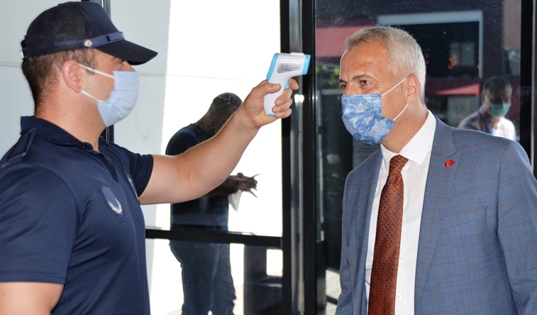 3 katlı binada asansör olması kadar doğal bir şey yok.