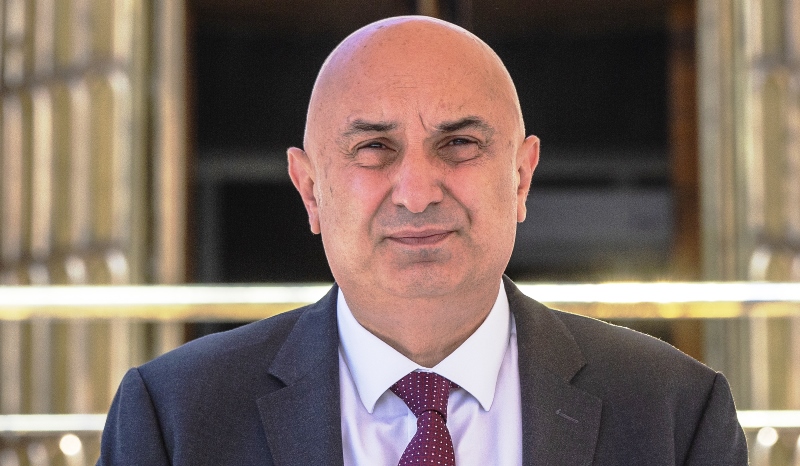 Masalar boş, demlikler boş, esnaf siftahsız gün geçiriyor.