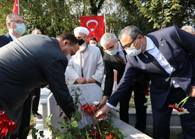 Şehit Kaymakam Safitürk Kabri Başında Anıldı