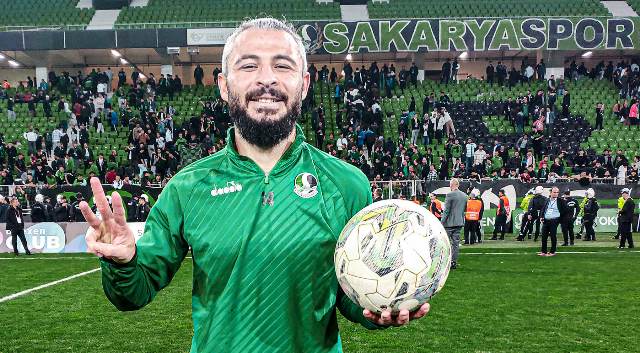 Sakaryaspor Hurşit Taşçı’nın hat-trick yaptığı maçtan 4-2 galip ayrıldı