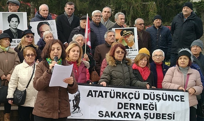 Atatürkçü Düşünce Derneği ‘Demokrasi Şehitleri’ni andı