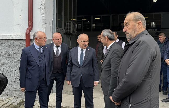 Vali Yaşar Karadeniz ADAPAZARI PANCAR EKİCİLERİ KOOPERATİFİ’ ni ziyaret etti