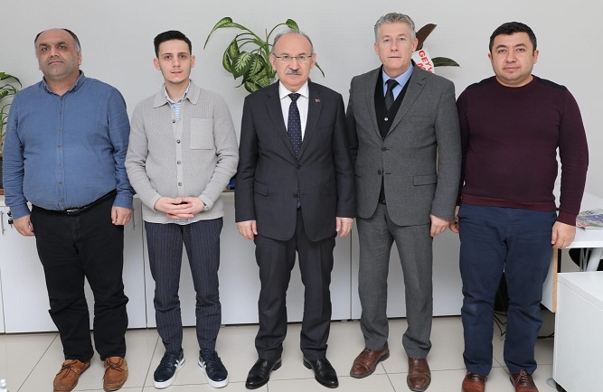 Sakarya Valisi Yaşar Karadeniz, Basın İlan Kurumu (BİK) Sakarya Şube Müdürlüğü’nü ziyaret etti.
