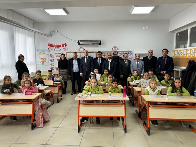 Ferizlide Yarıyıl Tatili Başladı: Öğrenciler Karnelerini Aldı