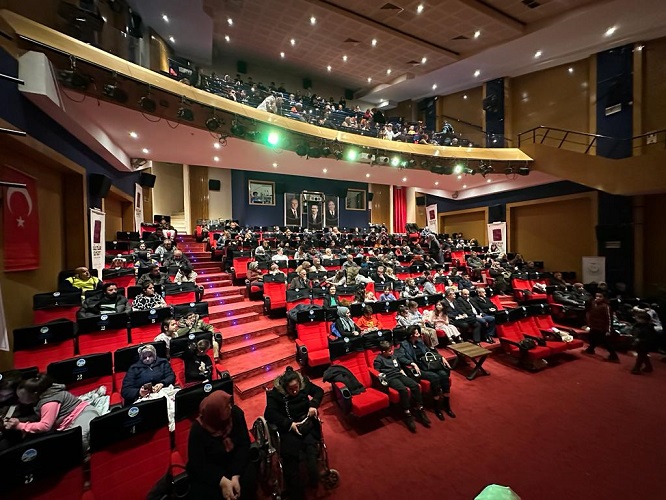 MHP Adapazarı’ndan karne hediyesi