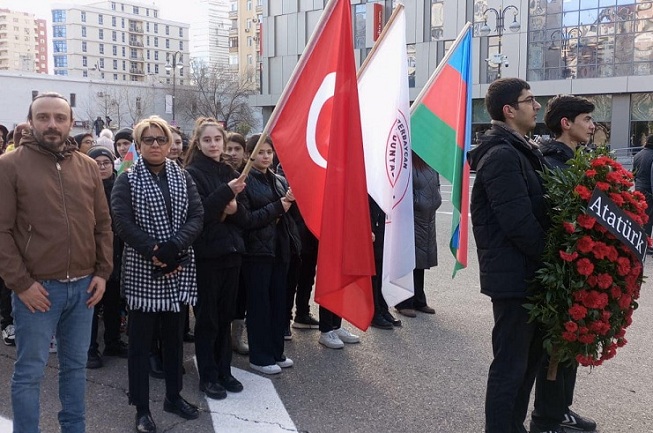 Baro Başkanı Yıldız Hocalı Soykırımı’nın yıl dönümünde Bakü’deki resmi törene katıldı
