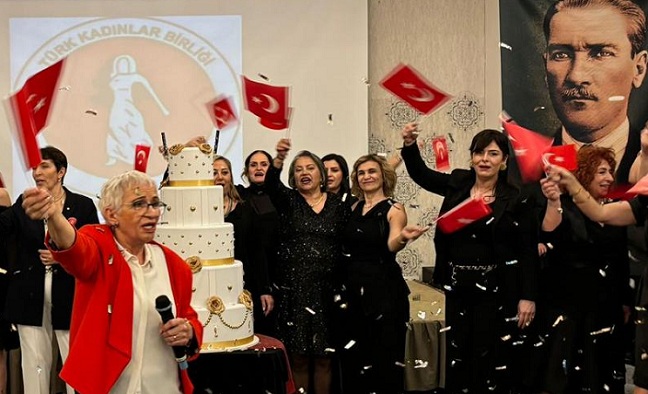 Türk Kadınlar Birliği Eşitlik mücadelesinde 100. Yıl nedeni ile Sakarya şubesi yönetimi tarafından kutlama gecesi düzenlendi.