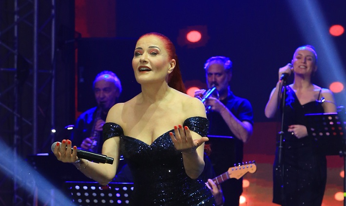 Candan Erçetin Rüzgarı Kıbrıs’ı Salladı