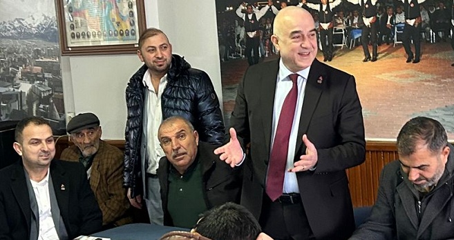 Zafer Partisi Sakarya Büyükşehir Belediye Başkan adayı Cihan Kolip Arifiye pazar yerinde esnafı ve vatandaşlarla bir araya geldi.