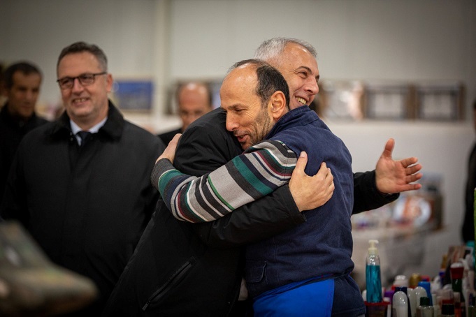BAŞKAN BABAOĞLU’NUN YEŞİLYURT ZİYARETİ SEVGİ SELİNE DÖNÜŞTÜ
