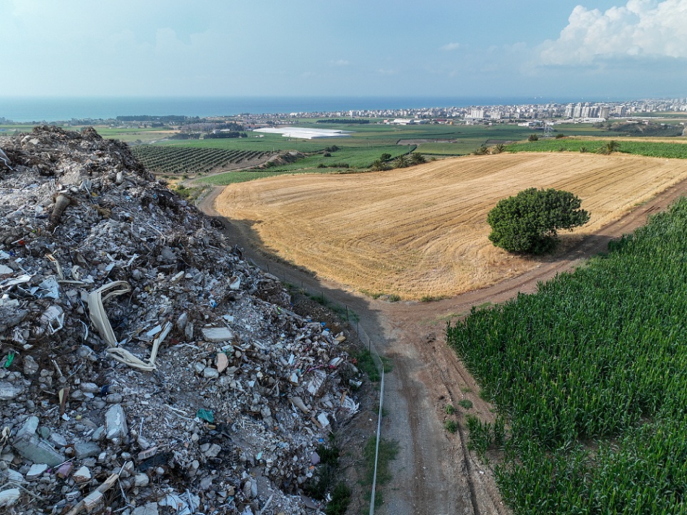 Hatay’daki enkaz atıkları zehir saçıyor