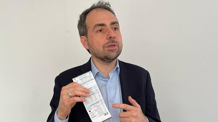 AYHAN: Hamam Mı İşletiyoruz! “SU GÖLDEN DEĞİL ÇÖLDEN GELİYOR SANKİ…”