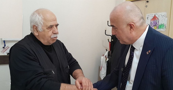 Uzman Doktor Cihan Kolip Akyazı’da dostlarıyla bir araya geldi.