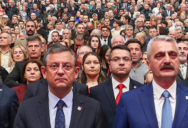 Kocaeli’nde bu işçi kenti, bu emeğin kenti Atasoy Bilgin’i çağırıyor ve onunla birlikte ayağa kalkmayı bekliyor.