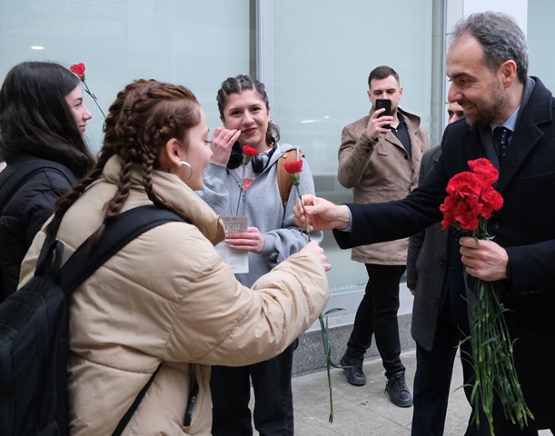 Ömer Abdullah Ayhan: “Sadece ilkokul ortaokul değil” “BİZ ULAŞIMI TÜM ÖĞRENCİLERE ÜCRETSİZ YAPACAĞIZ”