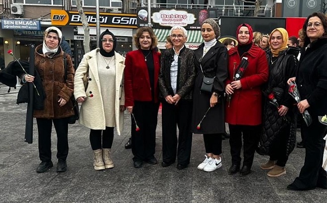 Türk Kadınlar Birliği  Sakarya Şubesi 8 Mart’ı meydanda kutladı
