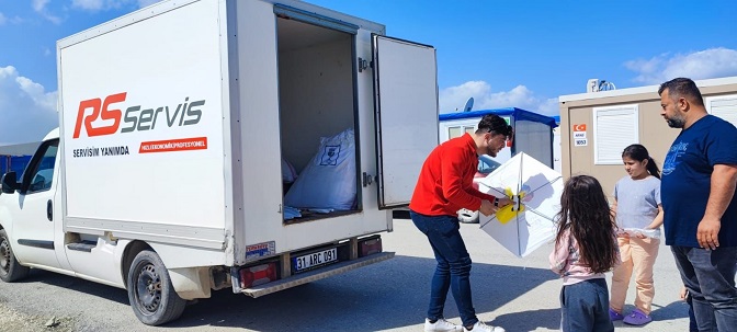 Bayramda Hatay’daki  Çocuklarla Gökyüzünü Renklendirdiler