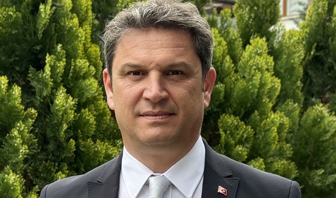 Uğur Kobaş İsviçre’de şef hakem. 