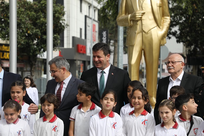 Akyazı’da 23 Nisan coşku ile kutlandı