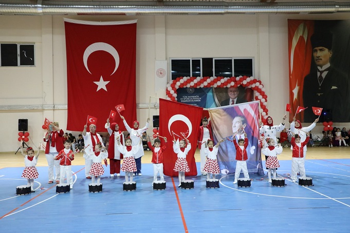 Ferizli’de 23 Nisan Ulusal Egemenlik ve Çocuk Bayramı Coşkuyla Kutlandı