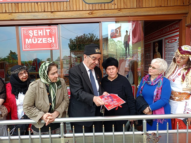 Kahraman Türk kadınları oratoryo tiyatrosunda görev alan Sakaryalı kadınlar Şehit Fatih Kemal YARAR müzesini ziyarette bulundu