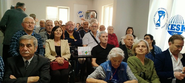 Köy Enstitüleri kapatılmasaydı, köyler kent olurdu. Kapatıldı, kentler köy oldu!