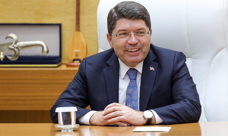 Adalet Bakanı Yılmaz Tunç, Sakarya Büyükşehir Belediyesi’ni ziyaret etti.