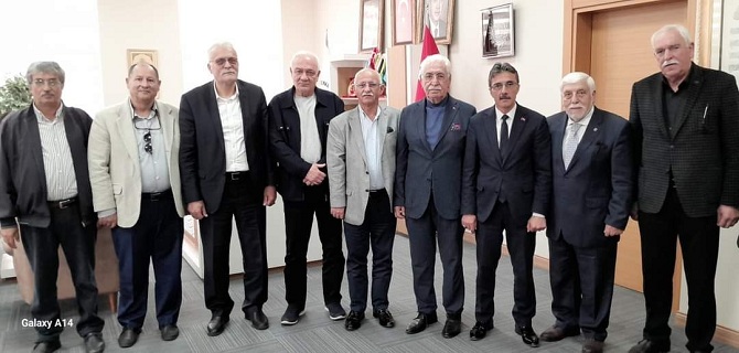 Sakarya Kent Şurası  Erenler Belediye Başkanlığına seçilen Şenol Dinç’i makamında ziyaret etti.