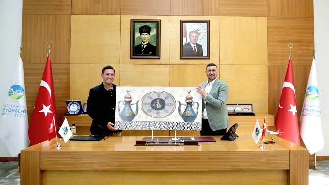 Aykut Saban, Sakarya Büyükşehir Belediye Başkan Vekili Burak Erkeni makamında ziyaret etti