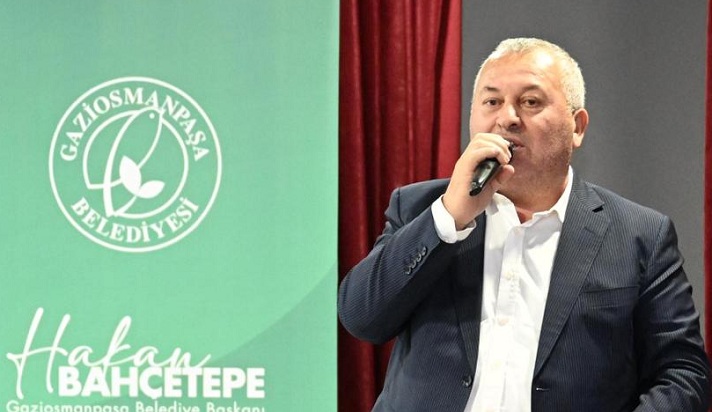 Arkamızda sarı saçlı mavi gözlü dev var