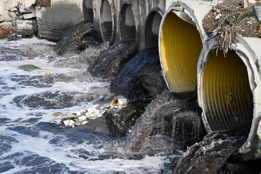 Nehirlerimiz, göletlerimiz hatta denizlerimiz hızla kirleniyor.
