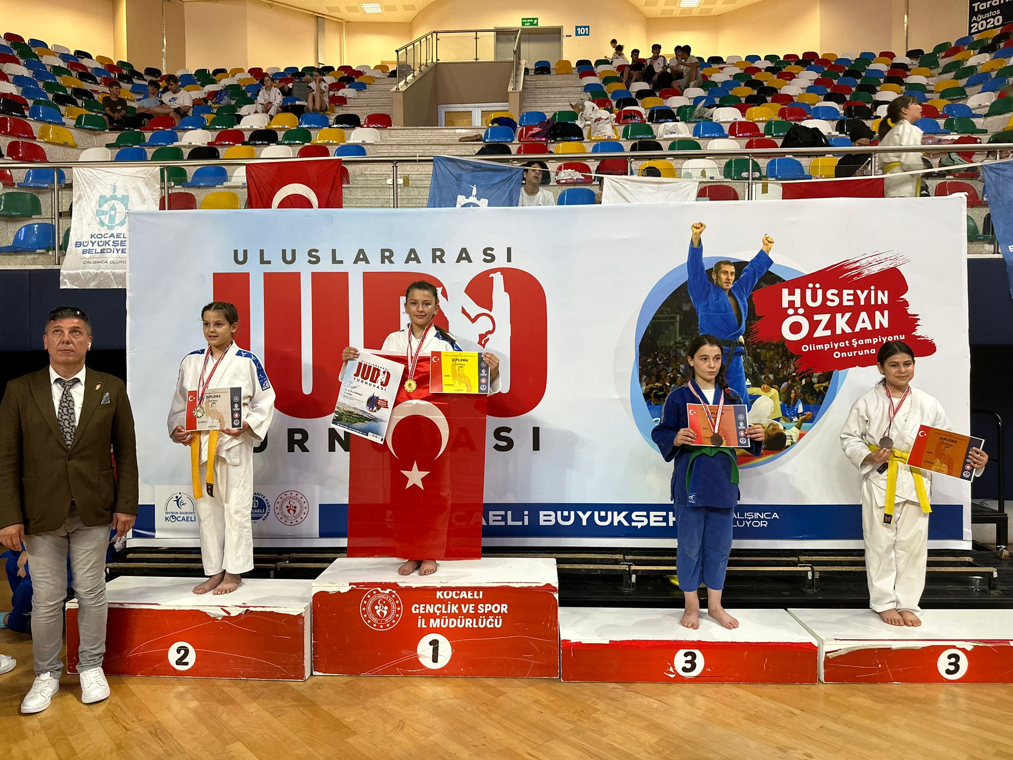 Büyükşehirli Serra Artaç nefes kesen mücadelede Türkiye şampiyonluğuna uzandı