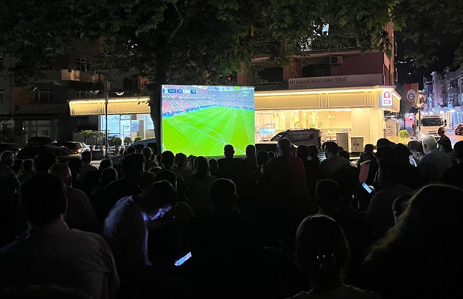 Sapanca’da, Türkiye-Avusturya Maçı Dev Ekranda Yayınlanacak