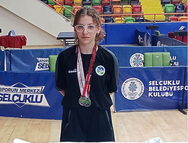 Büyükşehir’in raketi Esila Su Yalçın, Konya’daki şampiyonaya damga vurdu