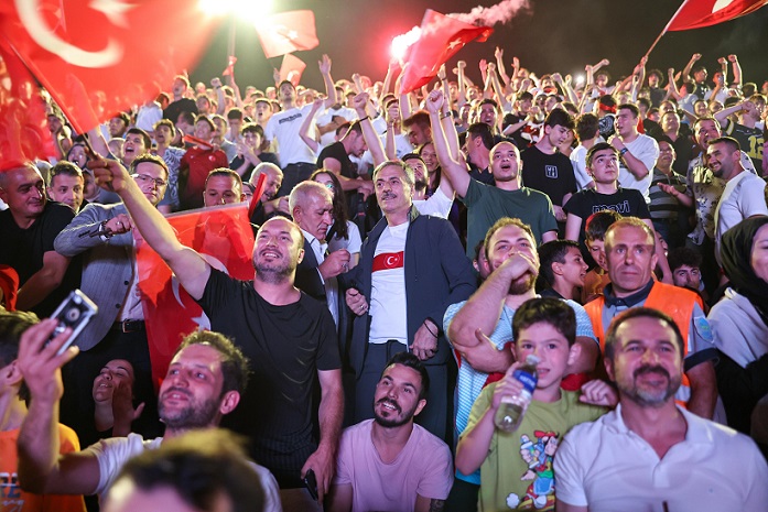 Bizim Çocuklar’ın dünyayı titreten başarısı Millet Bahçesi’nde tarihi bir şölene dönüştü