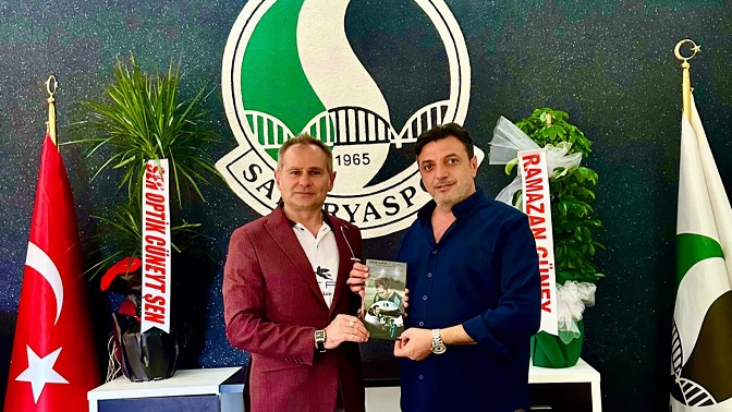 Sakaryasporda dostane buluşma: Akif Yener ve Başkan Gökhan İn bir araya geldi