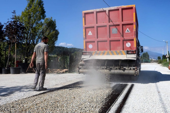 Arifiye Belediyesi Soğuk Asfalt Çalışmalarına Başladı