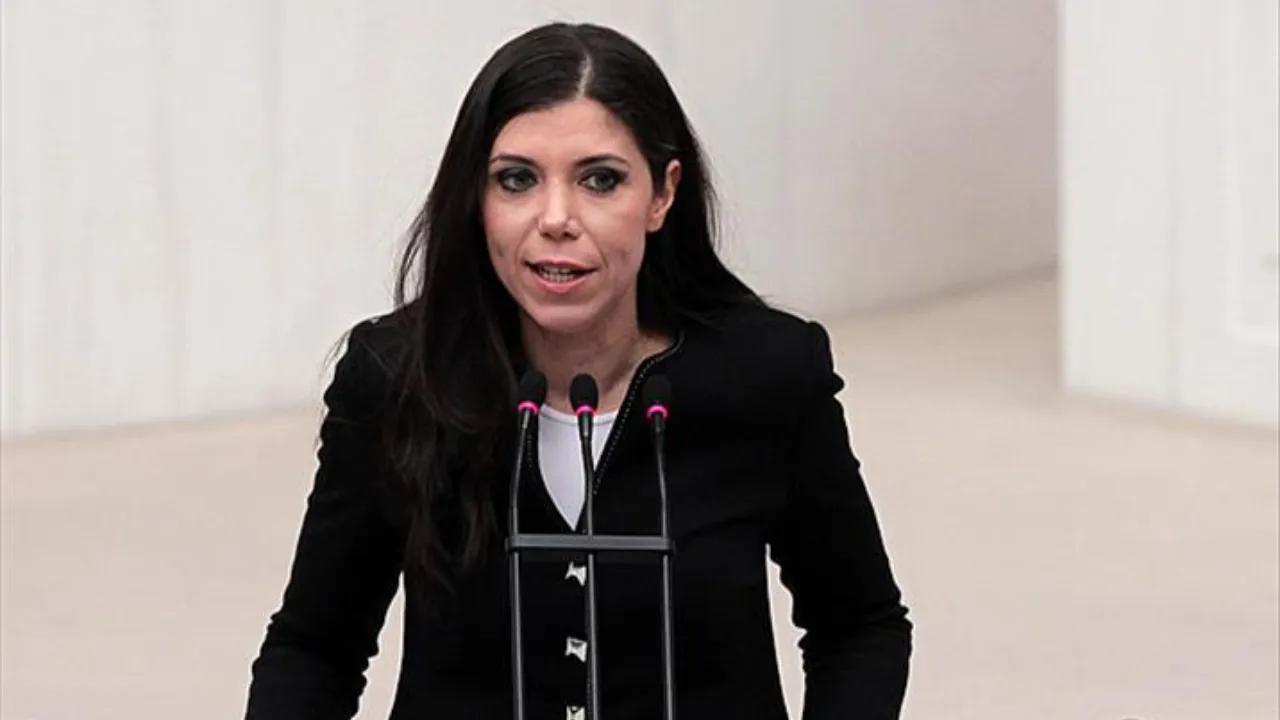 Merkez Parti Genel Başkanı Pelin Gündeş Bakır’dan deprem ve ekonomi açıklamaları