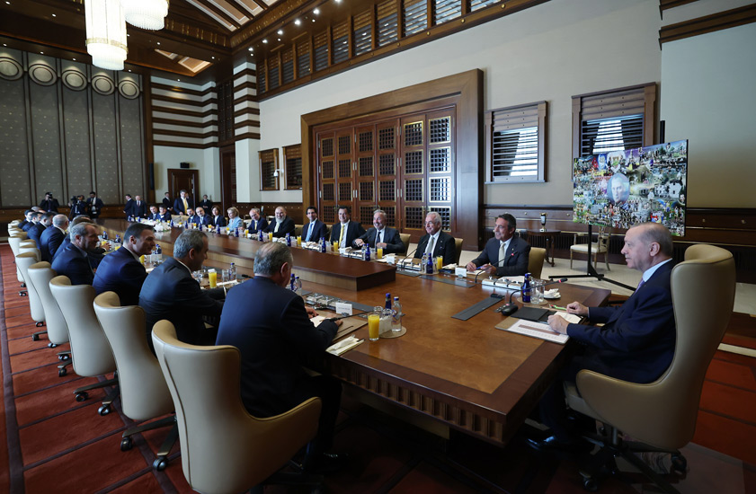 Cumhurbaşkanı Erdoğan, Fenerbahçe Spor Kulübü Yönetim Kurulu üyelerini kabul etti