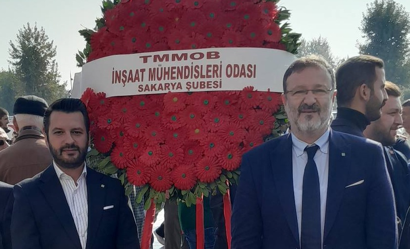 Demokrasi Meydanı Atatürk Anıtı önünde alternatif bir kutlama programı düzenlendi.