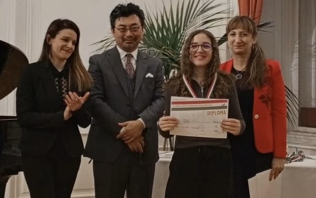 14 YAŞINDAKİ GENÇ PİYANİST AYLİN TOPUZ, MACARİSTAN BUDAPEŞTE ULUSLARARASI PİYANO YARIŞMASINDAN TÜRKİYE’YE ÖDÜLLE DÖNDÜ…  