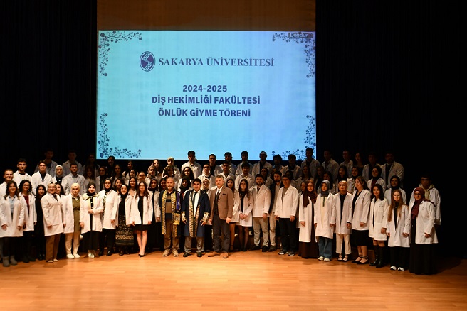 Diş Hekimliği Öğrencileri Beyaz Önlük Giyme Töreni Gerçekleşti