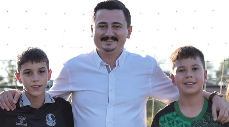 CHP Serdivan Belediye Meclis Üyesi Av. Ahmet Yavuz ÖZBUDAK Beşevler’de çocuklarla  maç yaptı