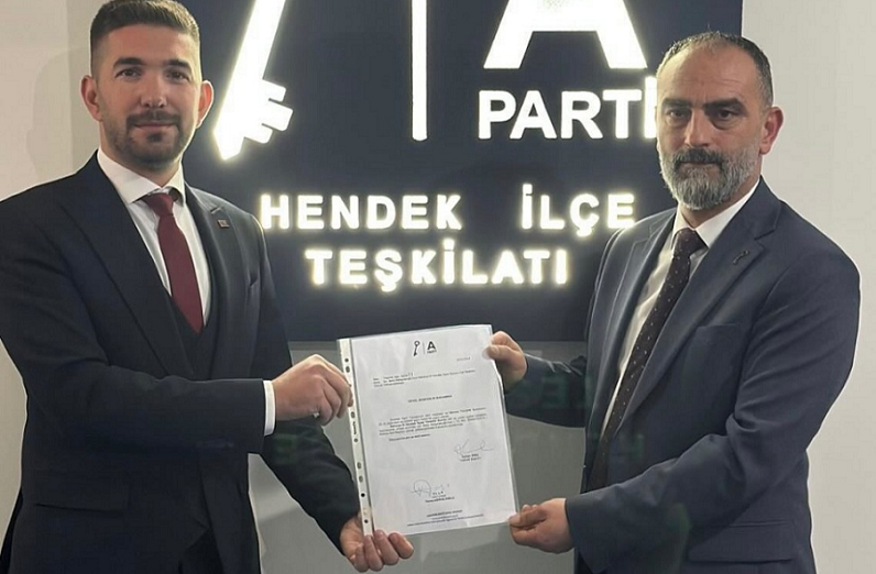 Anahtar Parti Hendek İlçe Başkanlığına Bekir Albayrakoğlu getirildi.