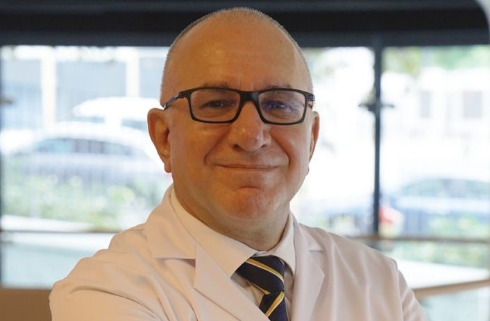 Prof. Dr. Cengiz Köksal: “Kalp hastası olmayan ileri yaş bireyler de ani tansiyon düşüklüğü ve bayılma ile oluşabilecek kazalara karşı dikkatli olmalı”