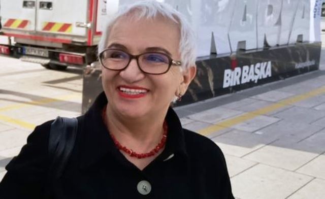 TEVHİDE YAĞAN,YENİ YIL ÜLKEMİZE BOLLUK VE MUTLULUKLAR GETİRMESİNİ DİLERİM..