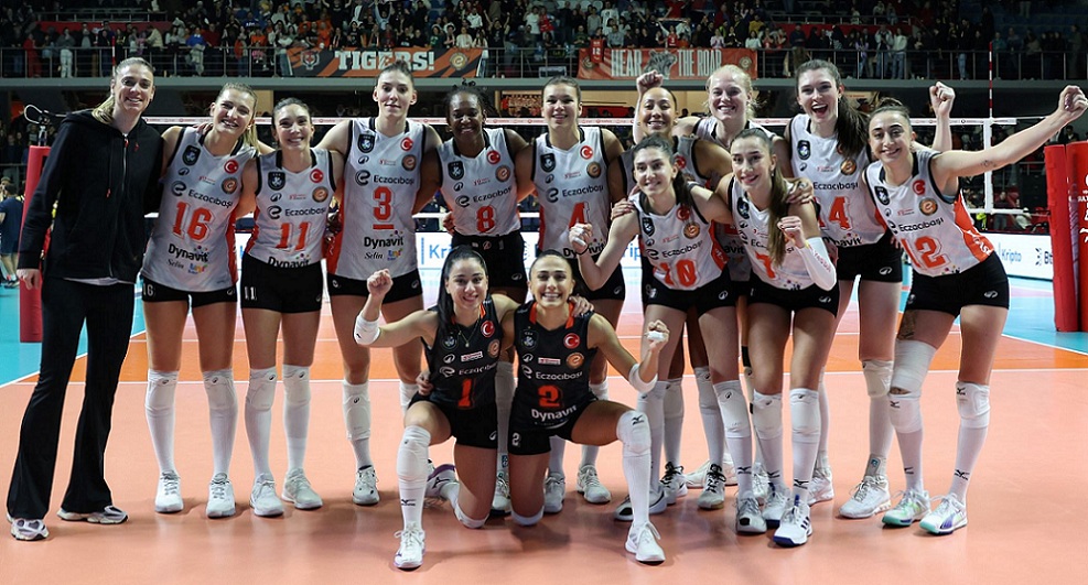 Eczacıbaşı Dynavit, deplasmanda rakibi Fenerbahçe Medicana’yı  3-2 mağlup etti.