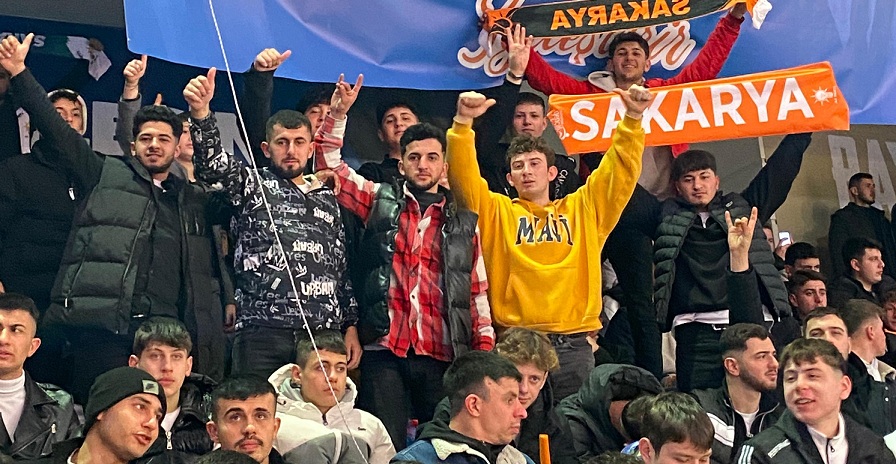 AK Genç Sakarya Salona Coşkusuyla Damga Vurdu